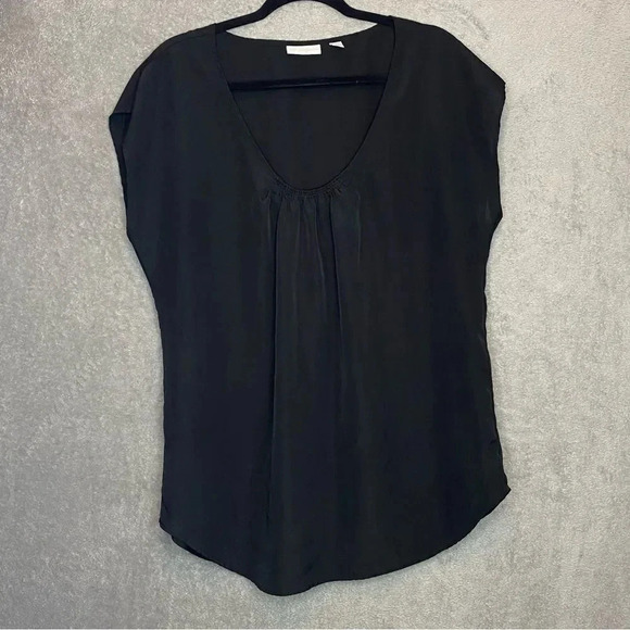 NEW York & Company L Large Top Shirt Black Solid Cap Sleeve V Neck Casual P21 - Picture 1 of 8
